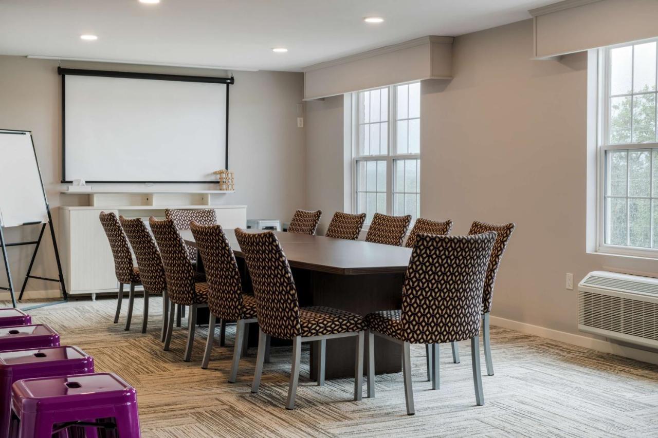 Western Conference Centre Hotel 3*