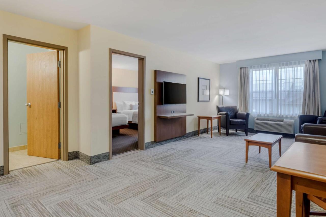 Western Conference Centre Hotel 3*